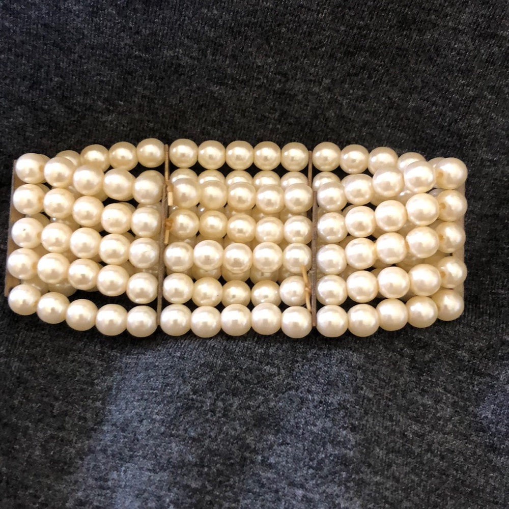 Vintage faux pearl cuff bracelet - Picture 2 of 4